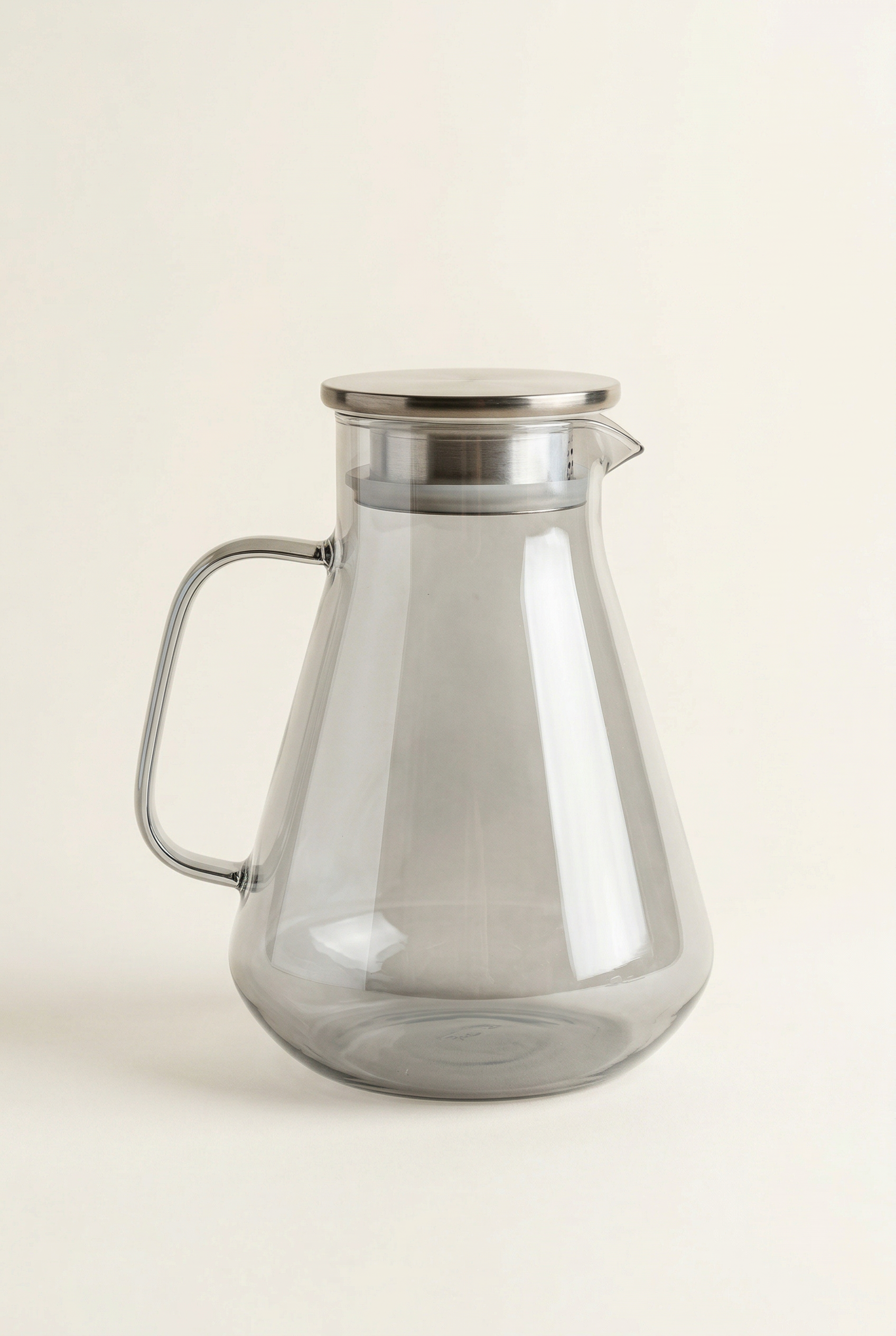 Metal Kapaklı Füme Cam Sürahi - 1,9 Litre