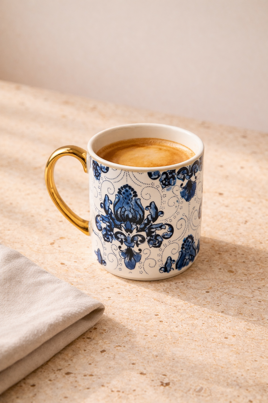 Yaldızlı Kabartma Desenli Porselen Kupa - Mavi - 335 ML