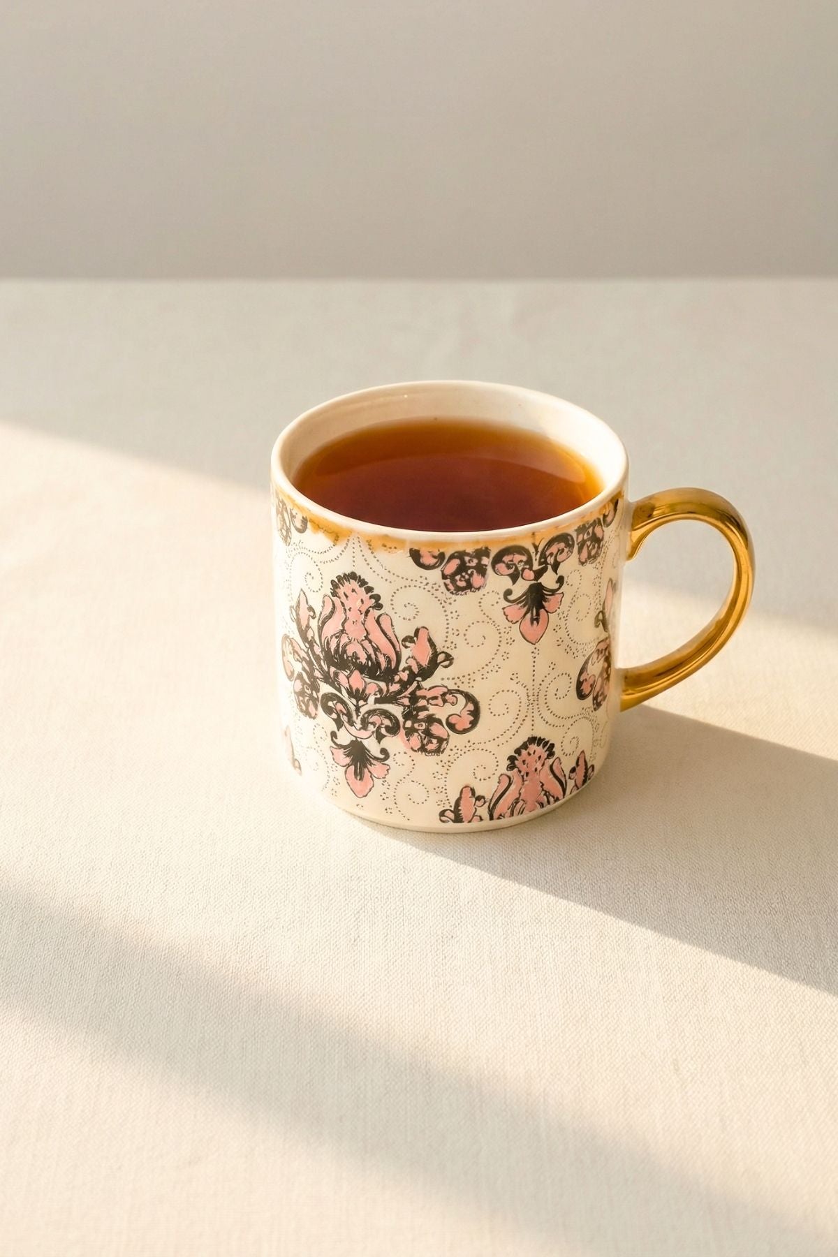 Yaldızlı Kabartma Desenli Porselen Kupa - Rose - 335 Ml